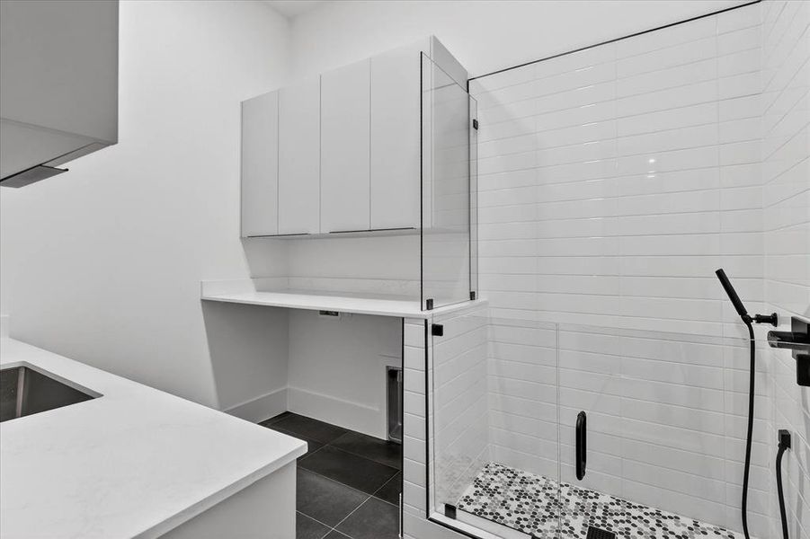 Furnished interior view inside a new home in , Dallas (Image 12).