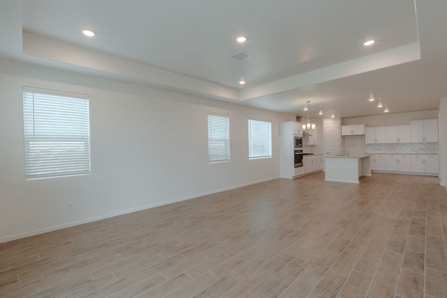 Spacious, unfurnished interior of a new home in Paseo Del Este, El Paso (Image 20).