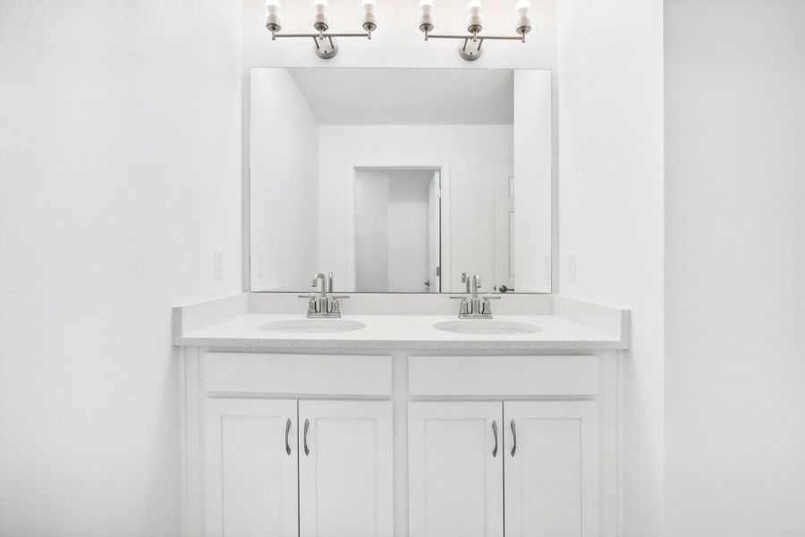 Secondary Bathroom | Newcastle | Lot 104 | Eagletail Landings | New Homes in Leesburg, FL | Landsea Homes