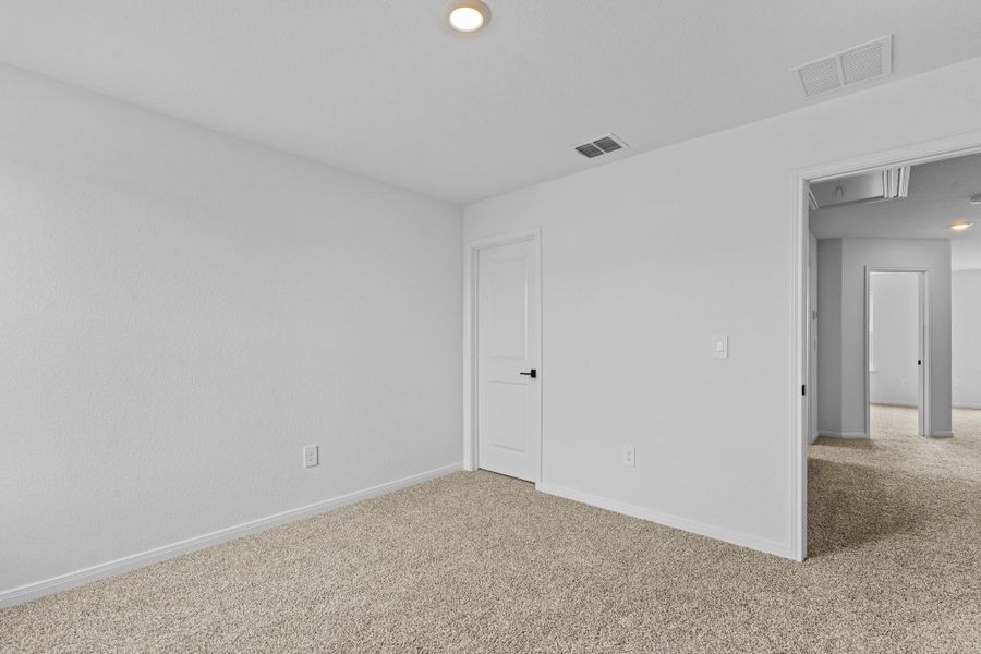 Spacious, unfurnished interior of a new home in Avery Centre, Round Rock (Image 20).