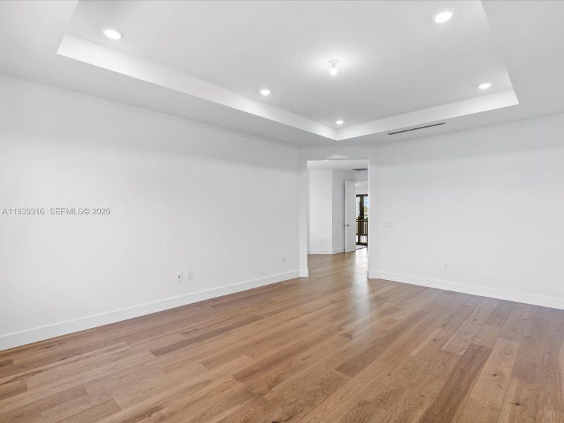 Spacious, unfurnished interior of a new home in , Miami (Image 75).