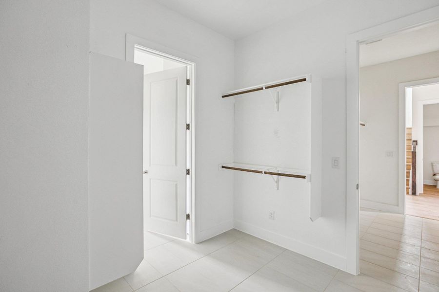 Spacious, unfurnished interior of a new home in Persimmon, Buda (Image 21).