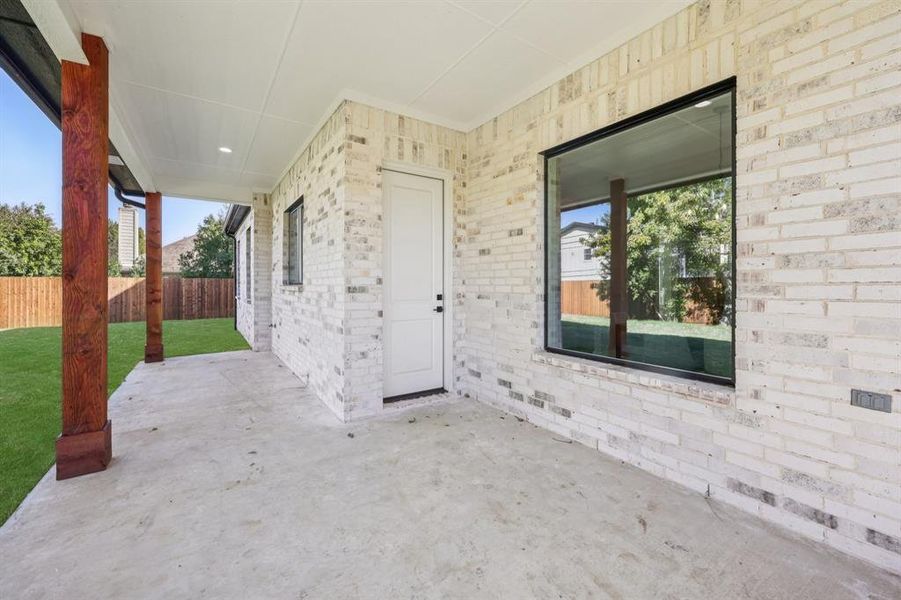 Exterior details and patio area of a home in , Grapevine (Image 3).