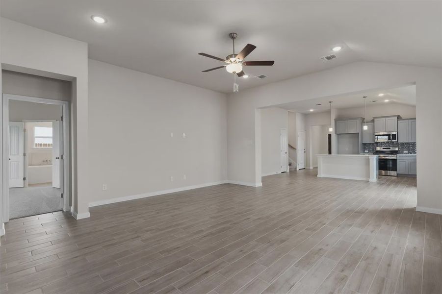 Spacious, unfurnished interior of a new home in Levy Crossing, Killeen (Image 17).