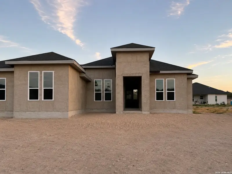 Exterior details and patio area of a home in , Eagle Pass (Image 4).