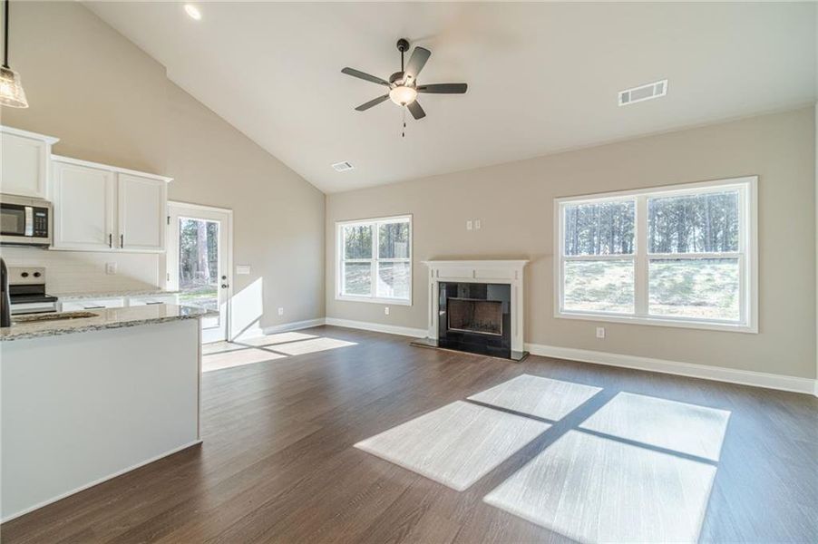 Spacious, unfurnished interior of a new home in , Monroe (Image 39).