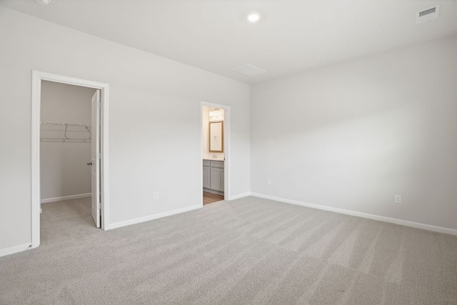 Spacious, unfurnished interior of a new home in Towns at Lake Greenwood, Greenwood (Image 22).