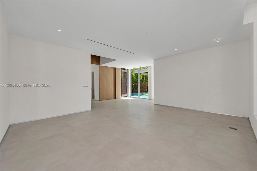 Spacious, unfurnished interior of a new home in , Miami (Image 32).