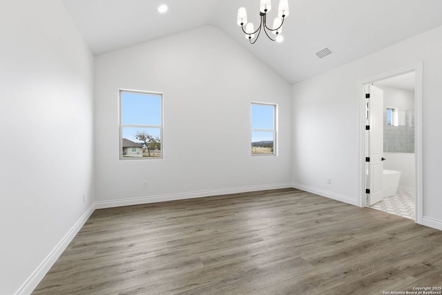 Spacious, unfurnished interior of a new home in , Bandera (Image 23).