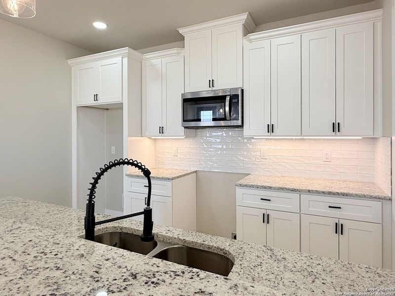 Furnished interior view inside a new home in , La Vernia (Image 5).