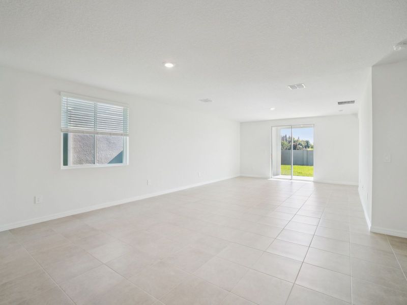 Spacious, unfurnished interior of a new home in Two Rivers - Classic Series, Zephyrhills (Image 14).