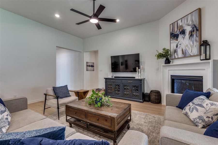 Furnished interior view inside a new home in Reunion 60s, Rhome (Image 8). Furnished interior view inside a new home in Reunion 60s, Rhome (Image 8).