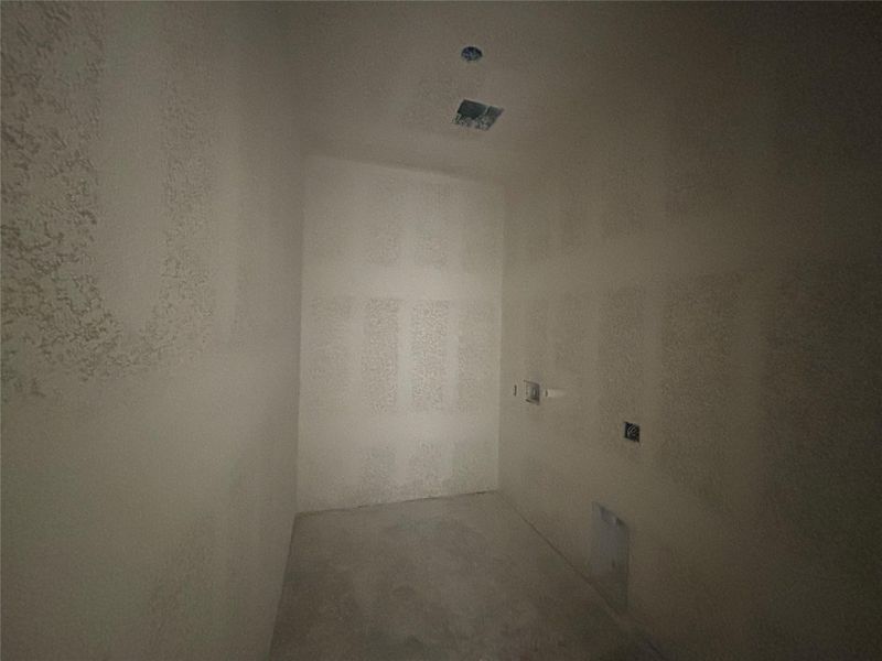 Spacious, unfurnished interior of a new home in Covered Bridge, Hutto (Image 7). Spacious, unfurnished interior of a new home in Covered Bridge, Hutto (Image 7).