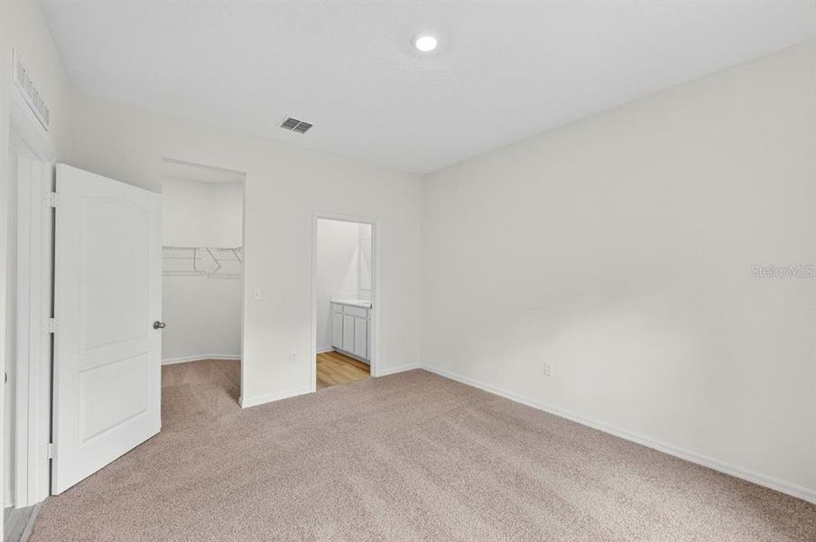 Spacious, unfurnished interior of a new home in , Deltona (Image 34).