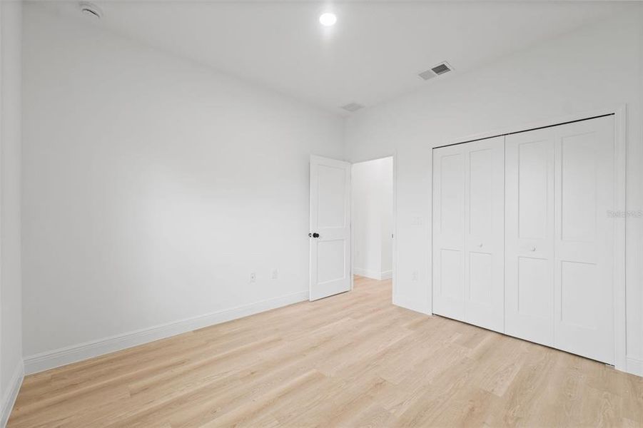 Spacious, unfurnished interior of a new home in , Ocala (Image 32).