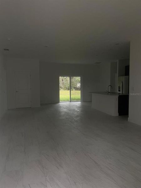 Spacious, unfurnished interior of a new home in , Ocala (Image 6).