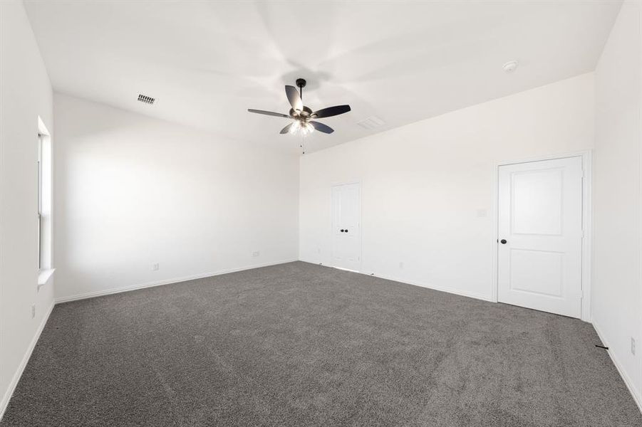 Spacious, unfurnished interior of a new home in , Waxahachie (Image 28).