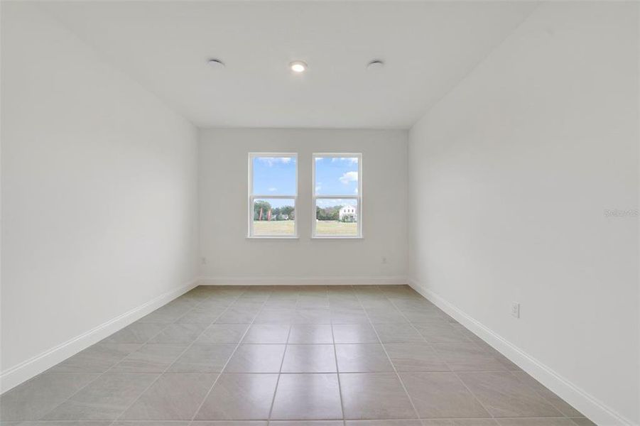 Spacious, unfurnished interior of a new home in Estates at Lake Jesup, Sanford (Image 17).