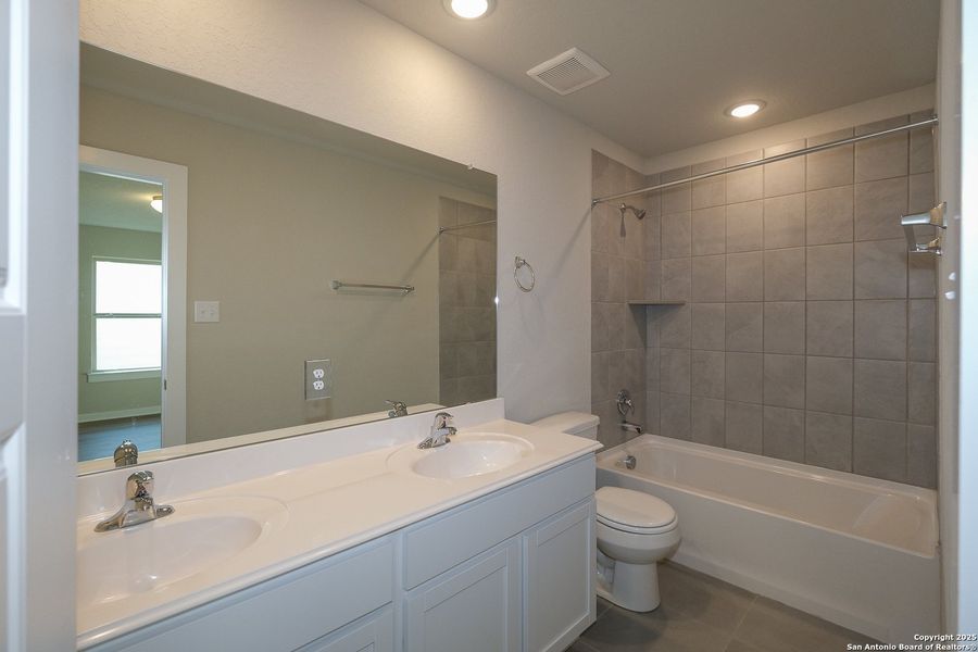 Furnished interior view inside a new home in Winding Brook, San Antonio (Image 8).