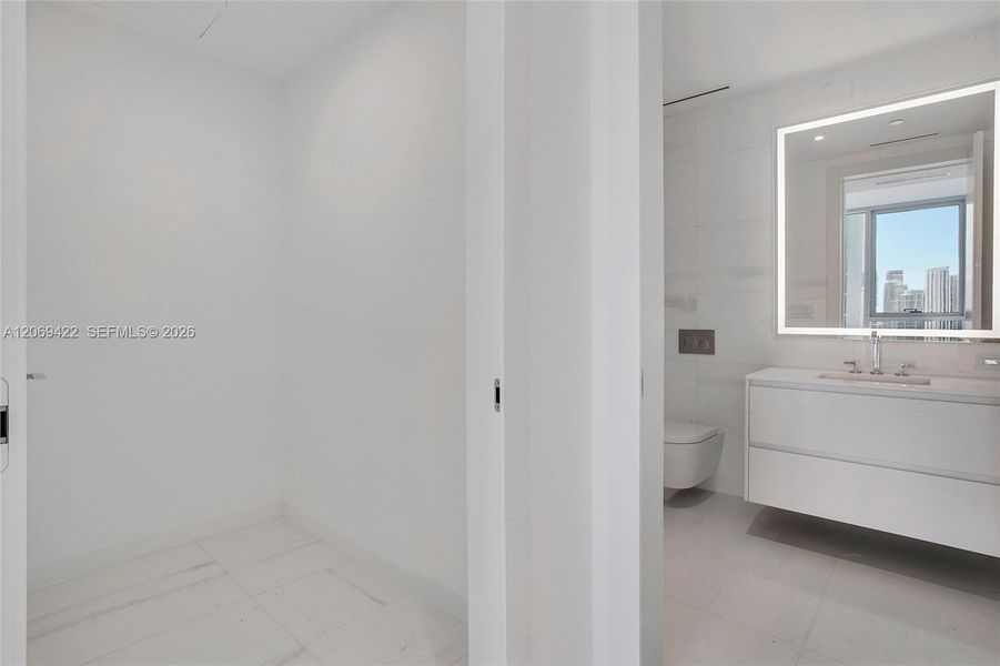 Spacious, unfurnished interior of a new home in Aston Martin Residences, Miami (Image 7). Spacious, unfurnished interior of a new home in Aston Martin Residences, Miami (Image 7).