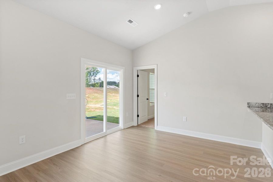 Spacious, unfurnished interior of a new home in Ascot Woods, Charlotte (Image 11).