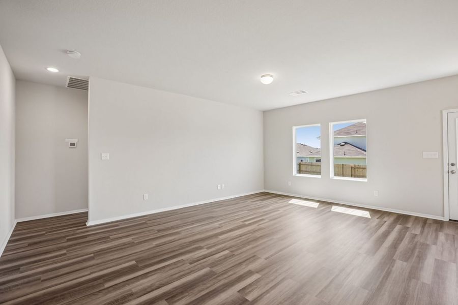 Spacious, unfurnished interior of a new home in Edgebrooke, Pflugerville (Image 12).