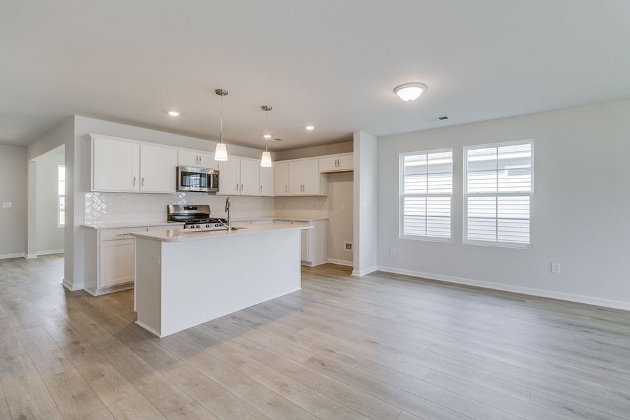Spacious, unfurnished interior of a new home in Winston Point, Gilbert (Image 16).