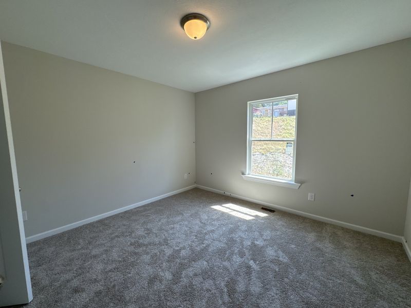 Spacious, unfurnished interior of a new home in Forrest Bluff, North Augusta (Image 15).