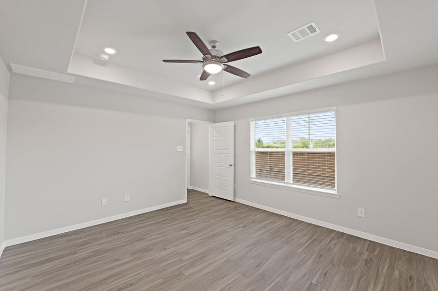 Spacious, unfurnished interior of a new home in Bammel Oaks, Houston (Image 17).