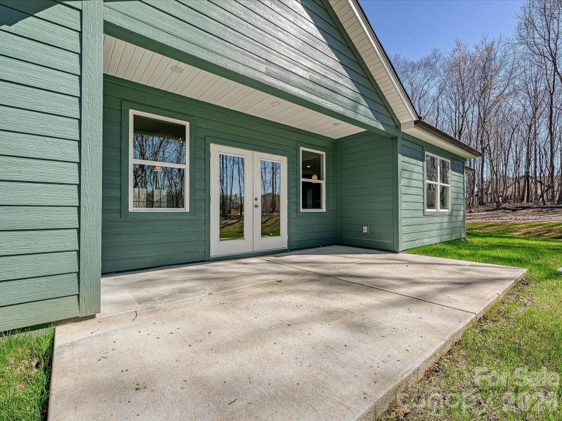 Exterior details and patio area of a home in , Monroe (Image 3).