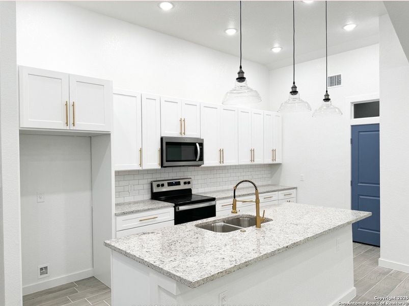 Furnished interior view inside a new home in , Blanco (Image 6).