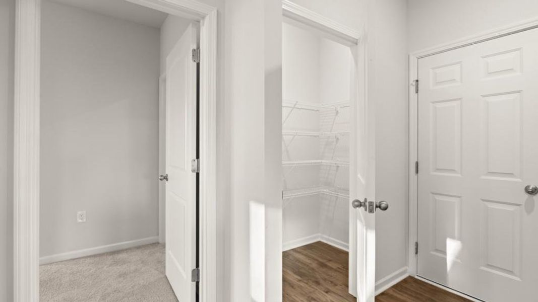 Spacious, unfurnished interior of a new home in Falcon Landing, Gainesville (Image 12).