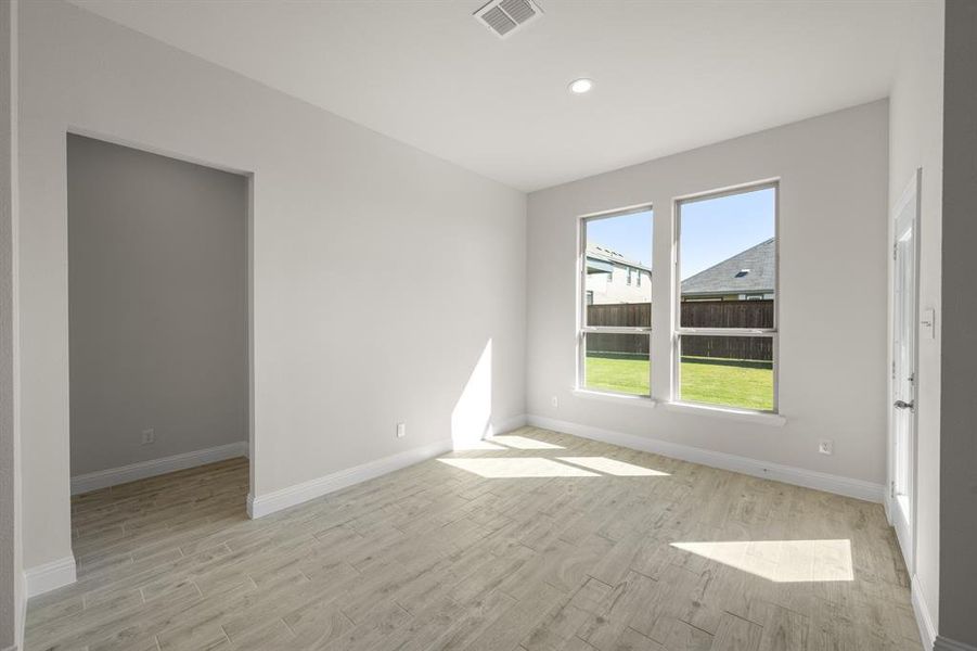 204 COmfort- Dining-1