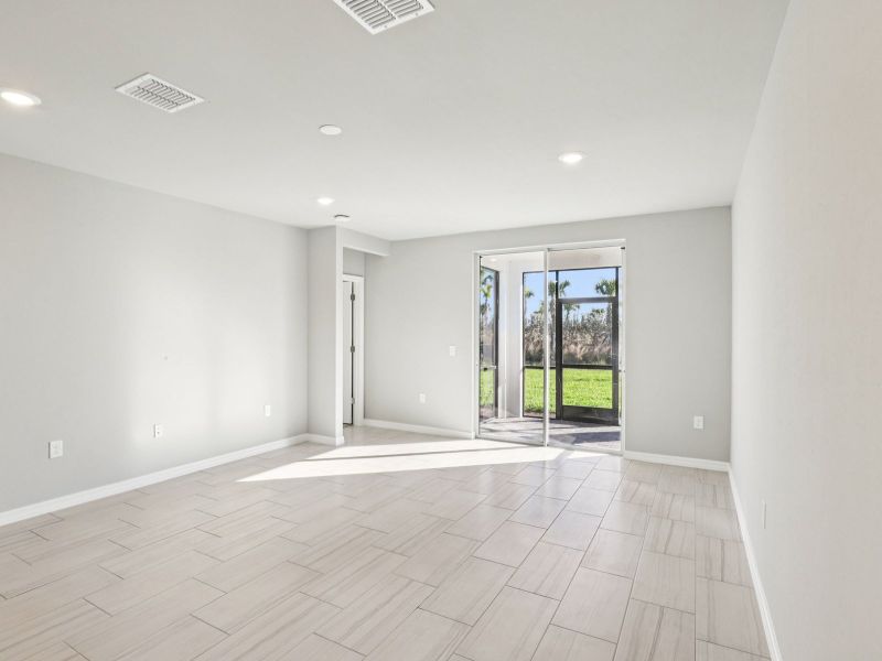 Spacious, unfurnished interior of a new home in Crescent Lakes - Premier Series, Punta Gorda (Image 10). Spacious, unfurnished interior of a new home in Crescent Lakes - Premier Series, Punta Gorda (Image 10).