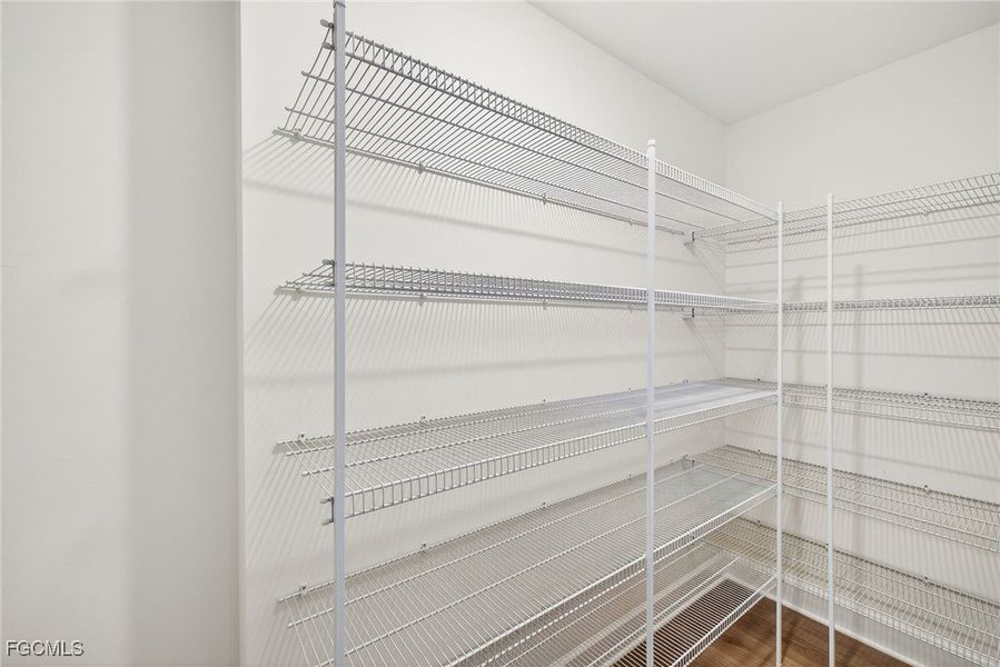 Spacious, unfurnished interior of a new home in Cape Coral, Cape Coral (Image 33).