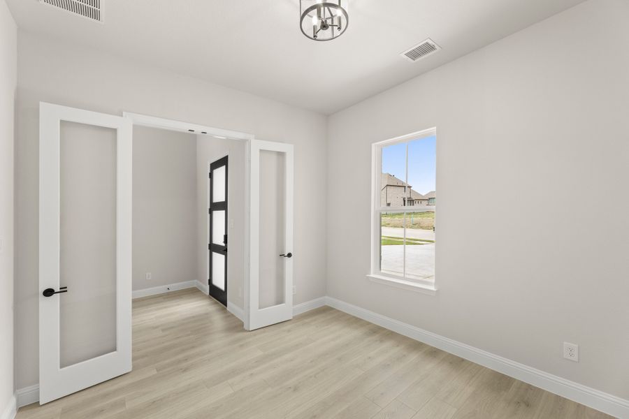Spacious, unfurnished interior of a new home in Nelson Lake Estates, Rockwall (Image 22). Spacious, unfurnished interior of a new home in Nelson Lake Estates, Rockwall (Image 22).