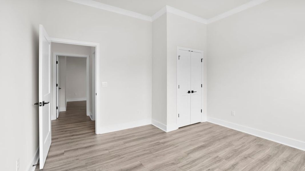Spacious, unfurnished interior of a new home in Sunset Summits, Spartanburg (Image 19).