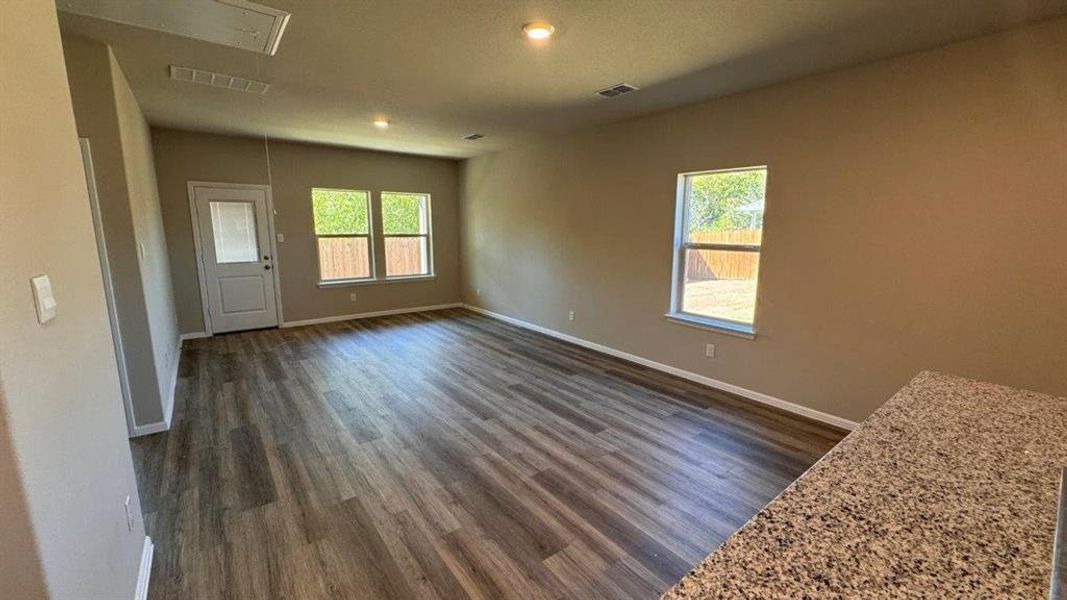 Spacious, unfurnished interior of a new home in Meadowbrook Estates, Cleburne (Image 14).