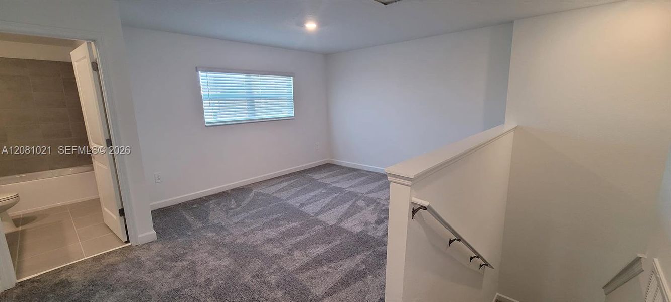 Spacious, unfurnished interior of a new home in , Orlando (Image 24).