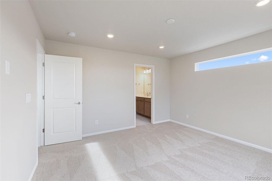 Spacious, unfurnished interior of a new home in , Aurora (Image 23).