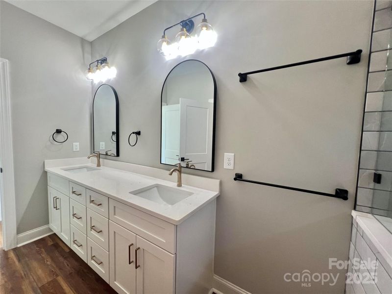 Primary bath vainty with dual sinks