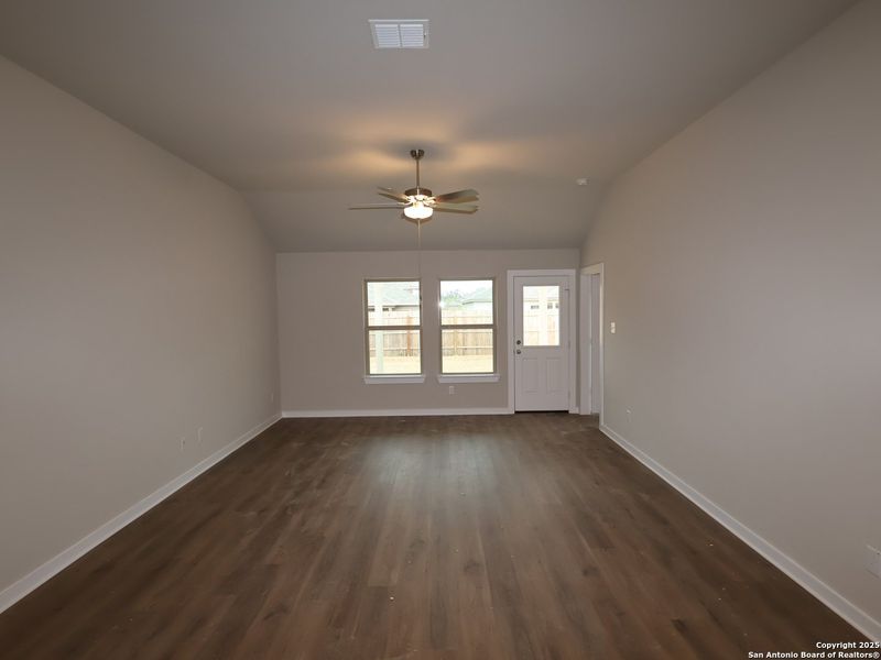 Spacious, unfurnished interior of a new home in Winding Brook, San Antonio (Image 13). Spacious, unfurnished interior of a new home in Winding Brook, San Antonio (Image 13).