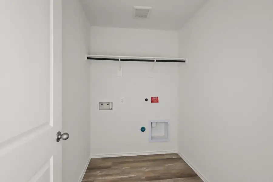 Spacious, unfurnished interior of a new home in Grand Pines, Magnolia (Image 8).