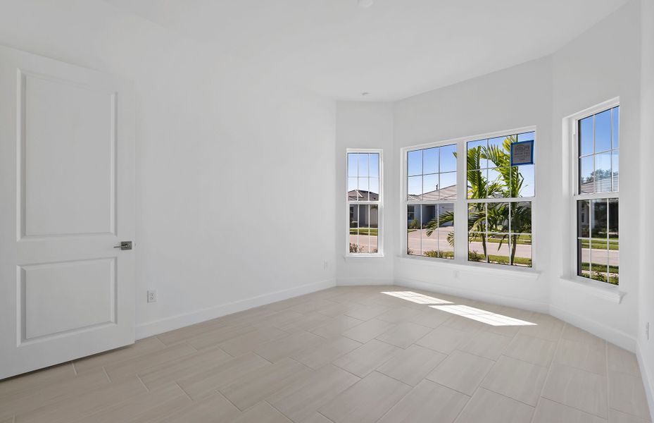 Spacious, unfurnished interior of a new home in Shores at Stillwater, Englewood (Image 20).