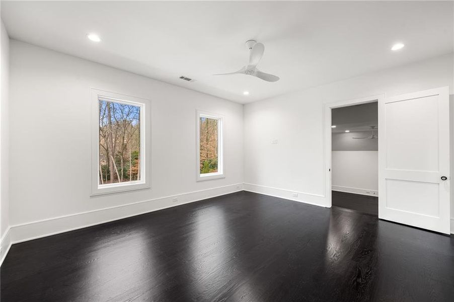 Spacious, unfurnished interior of a new home in , Sandy Springs (Image 78).