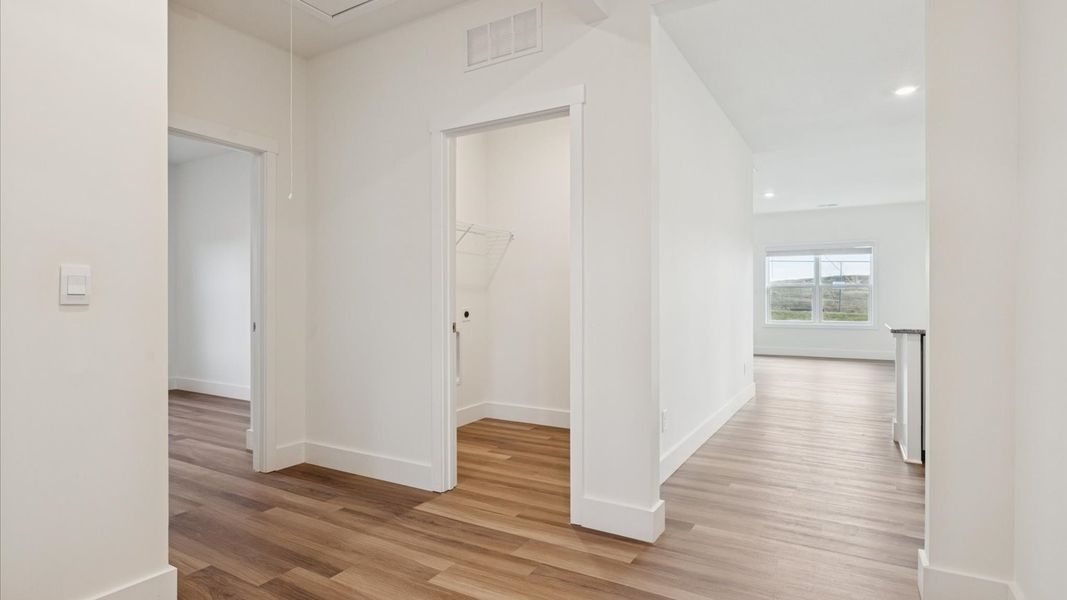 Spacious, unfurnished interior of a new home in Millstone Village, Morristown (Image 10).