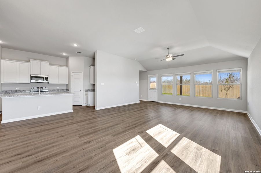 Spacious, unfurnished interior of a new home in Greenspoint Heights, Seguin (Image 37).
