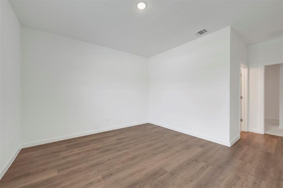 Spacious, unfurnished interior of a new home in Aspire at Reunion, Newark (Image 25). Spacious, unfurnished interior of a new home in Aspire at Reunion, Newark (Image 25).