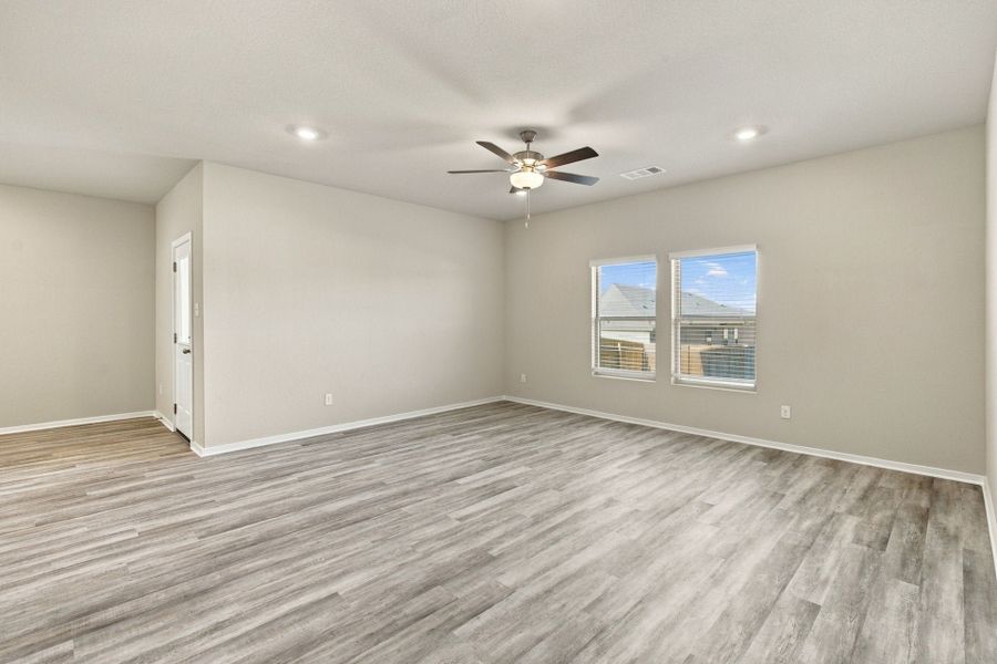 5br New Home in Jarrell, TX.  - Slide 17
