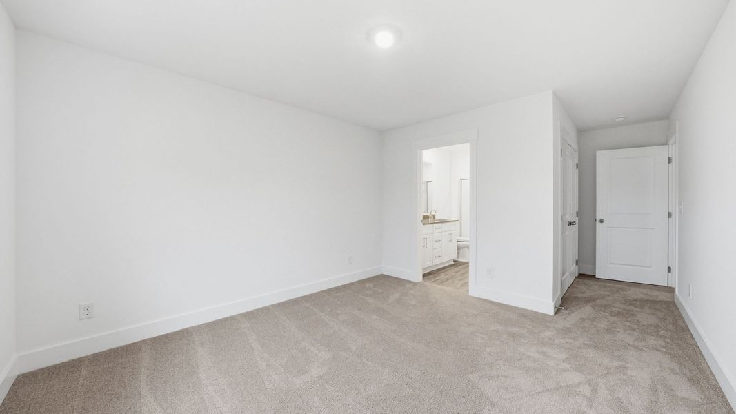 Spacious, unfurnished interior of a new home in Fieldcrest Acres Townhomes, Blountville (Image 22).